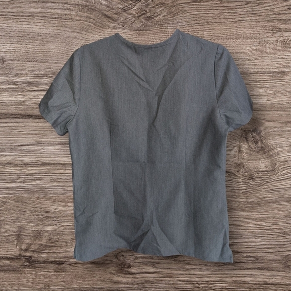 Figs Scrub Set Yola™ Skinny Scrub Pants 2.0 grey And Catrina Three Pocket Top - Picture 14 of 15